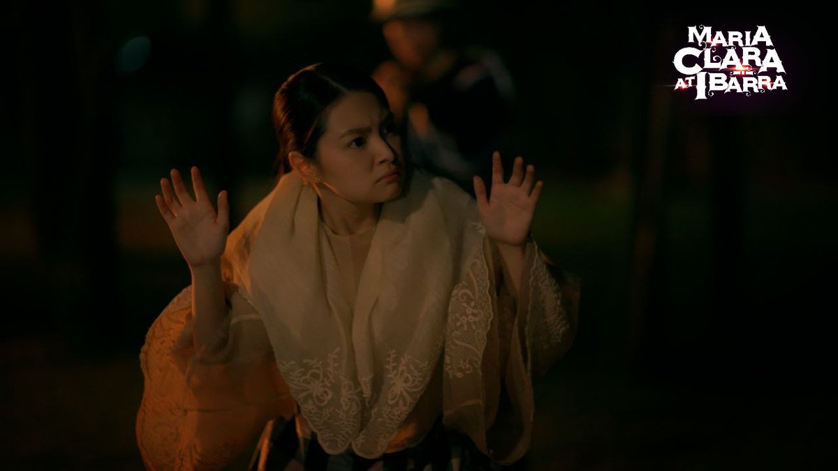 GMADrama's tweet photo. Fidel: Maaari bang bago tayo umalis ay makausap ko muna ang aking asawa?
Klay and Mang Adong: 👁️👄👁️

Kakagulat naman mga statement mo, Fidel! HAHAHA #MariaClaraAtIbarra #MCIMassArrest https://t.co/qvovVJoP2b