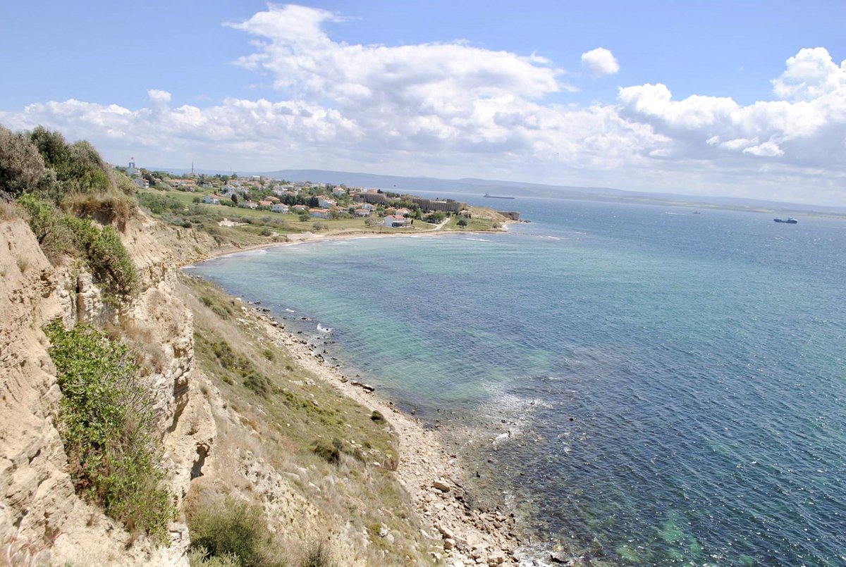 volkan_eldem's tweet image. Seddülbahir Ertuğrul çıkarma plajınının tahliye sonrası  ve bugünkü konumu. Batık enkazları.#Wrecks #capehelles #Gallipoli1915