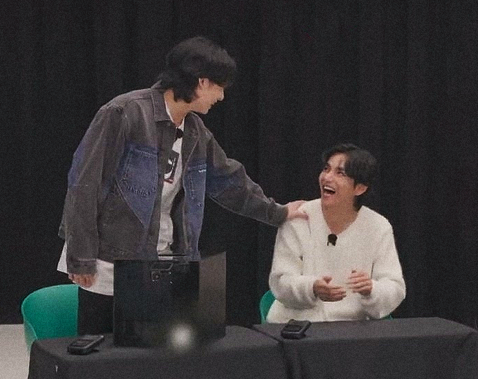 smol_kia's tweet photo. The happiest together 🤗 https://t.co/DfVyeJAPk5