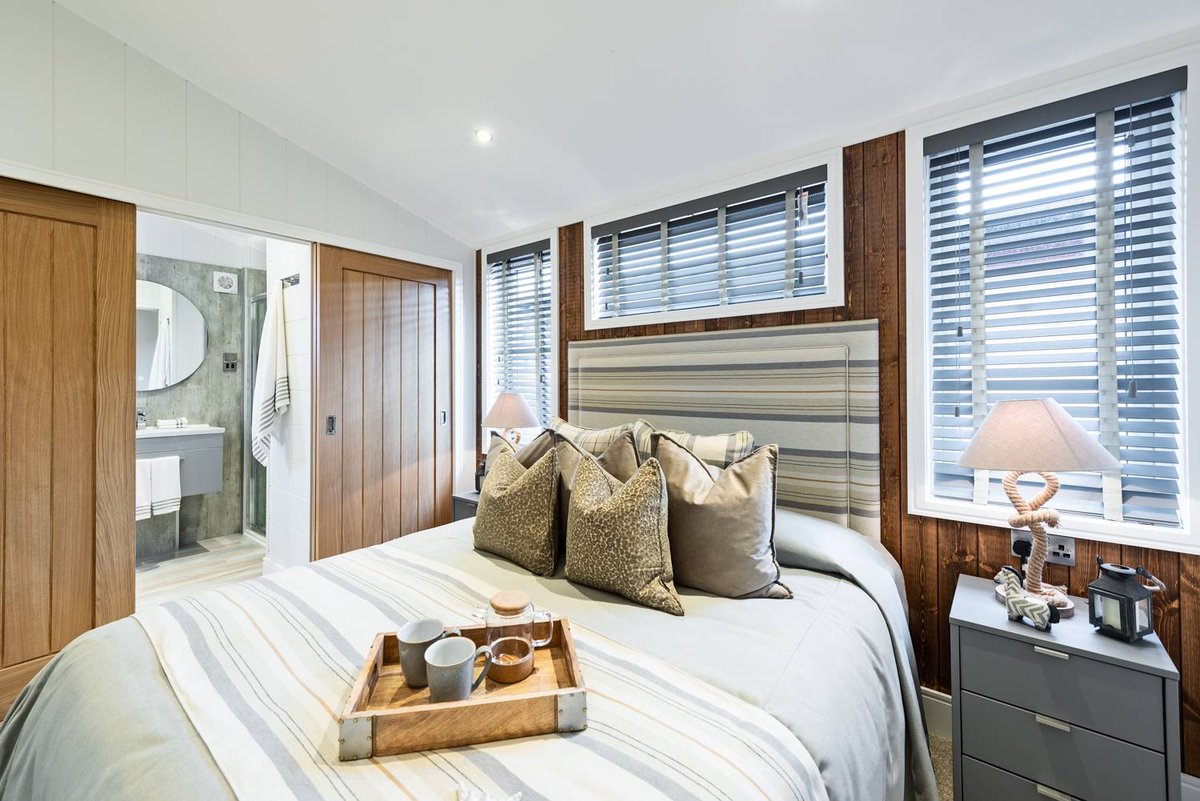 There is a great selection of dog-friendly self-catering accommodation available <a href="/GFarmhouse/">Grange Farm Park</a>. From cottages to lodges, private hot tubs to football there is something for everyone.
weacceptpets.co.uk/Lincolnshire/5… 
#MaltbyleMarsh #Alford #Lincolnshire #SelfCatering #DogsWelcome #Lodges