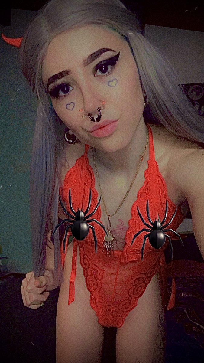 gothickittenn's tweet photo. @OnlyFansNewBie https://t.co/Wml4iUtanG https://t.co/LTMky4b7pL