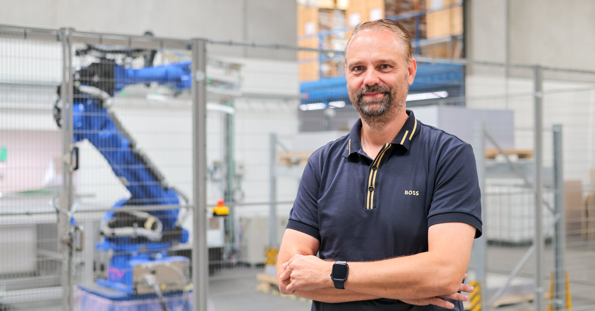 The robotic plate loader at Laursen Grafisk has proven to be an excellent investment, unloading manual plate-making tasks and enabling the company to run its four presses around the clock with just one shift - agfa.com/printing/cases…