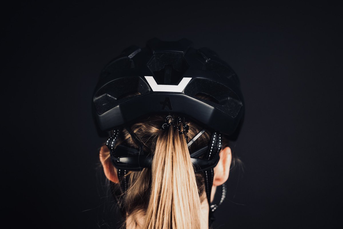 Combining function with style - the Approved Airbender. ⚡️

👉🏼 approvedcycling.com/bike-helmet-ai…