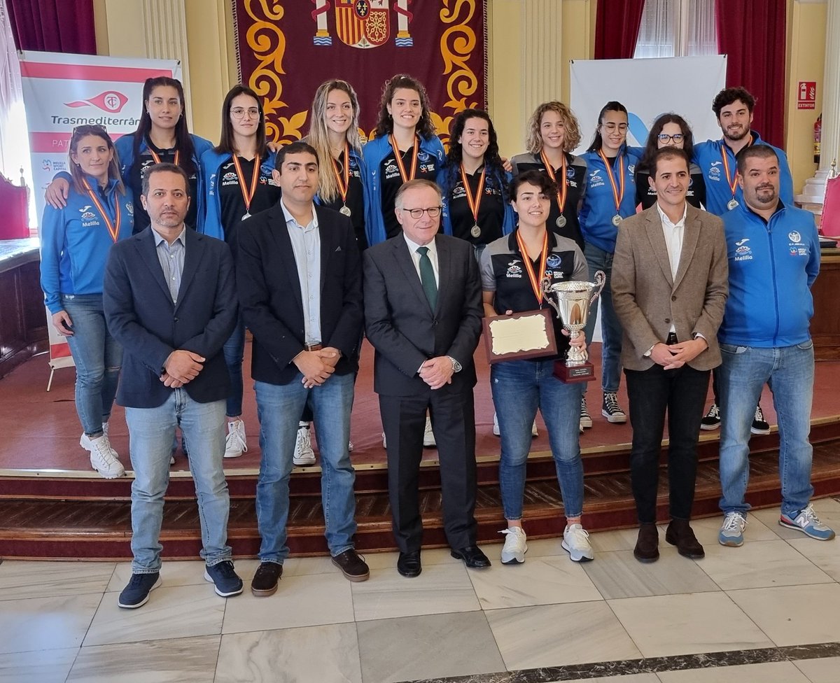 MSC__Oficial's tweet photo. 🏆Las subcampeonas de la Copa Princesa han sido recibidas en el Salón Dorado.

🤩Tenemos el #OrgulloMSC a tope con el voley gracias a @CVMELILLAFEM y @cvmelilla. ¡Están haciendo historia🙌!

🗣@Bussi_za anuncia que habrá importantes noticias para el club en los próximos días 😉 https://t.co/DmAXdApoCT