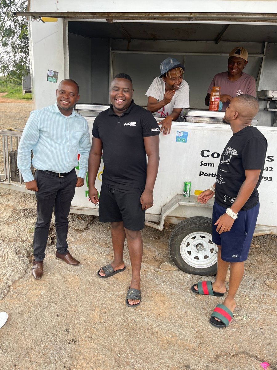 manenzhe_samuel's tweet image. Lunching at Famous caravana
#famouscaravana
#Kwesta
#kabzadesmall
#Enosoul