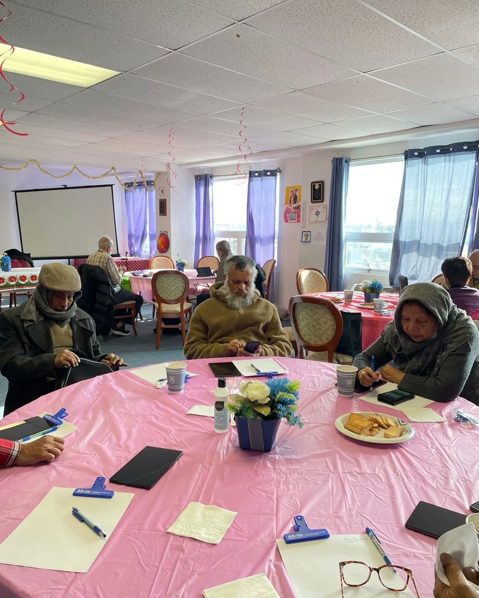 indiahomeusa's tweet image. Let's embrace the power of technology and keep learning! India Home Senior Care Centre has organised a computer training class to help our seniors stay connected and up-to-date #computertraining #seniors #learning #retirement #computerskills #care #community #indiahome #eldercare
