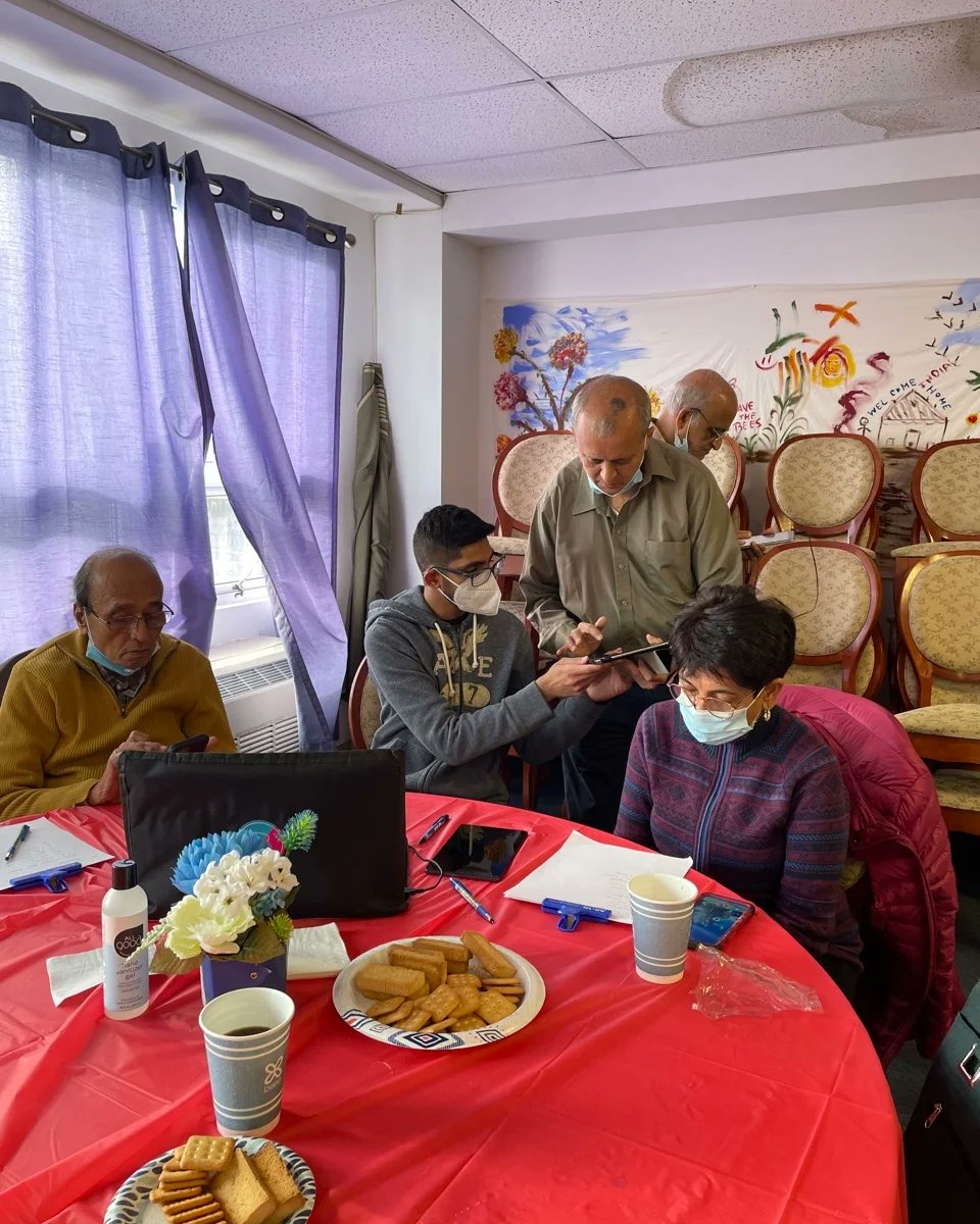 indiahomeusa's tweet image. Let's embrace the power of technology and keep learning! India Home Senior Care Centre has organised a computer training class to help our seniors stay connected and up-to-date #computertraining #seniors #learning #retirement #computerskills #care #community #indiahome #eldercare