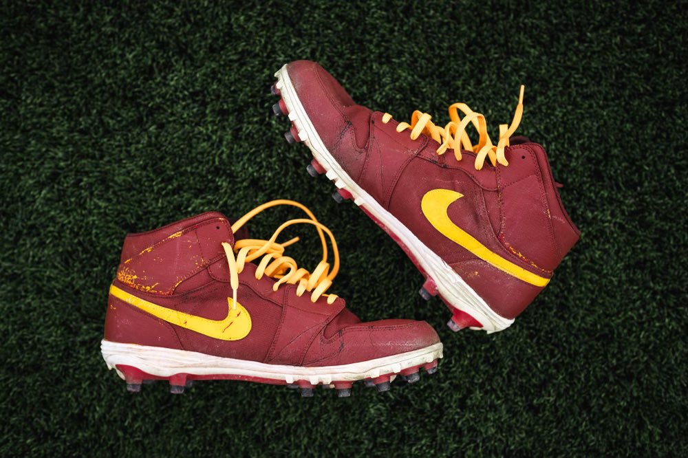 charleslenojr72's tweet image. 🚨GIVEAWAY 🚨 
Game worn burgundy &amp;amp; gold autographed cleats. 

To Enter 
1️⃣ Retweet 
2️⃣ Comment #WPMOYChallenge LENO 
**BONUS ENTRY** Quote tweet saying #WPMOYChallenge LENO  

Winner selected on 1/12