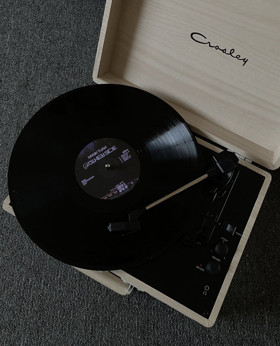 the other side vinyl
I’M. IN. LOVE.