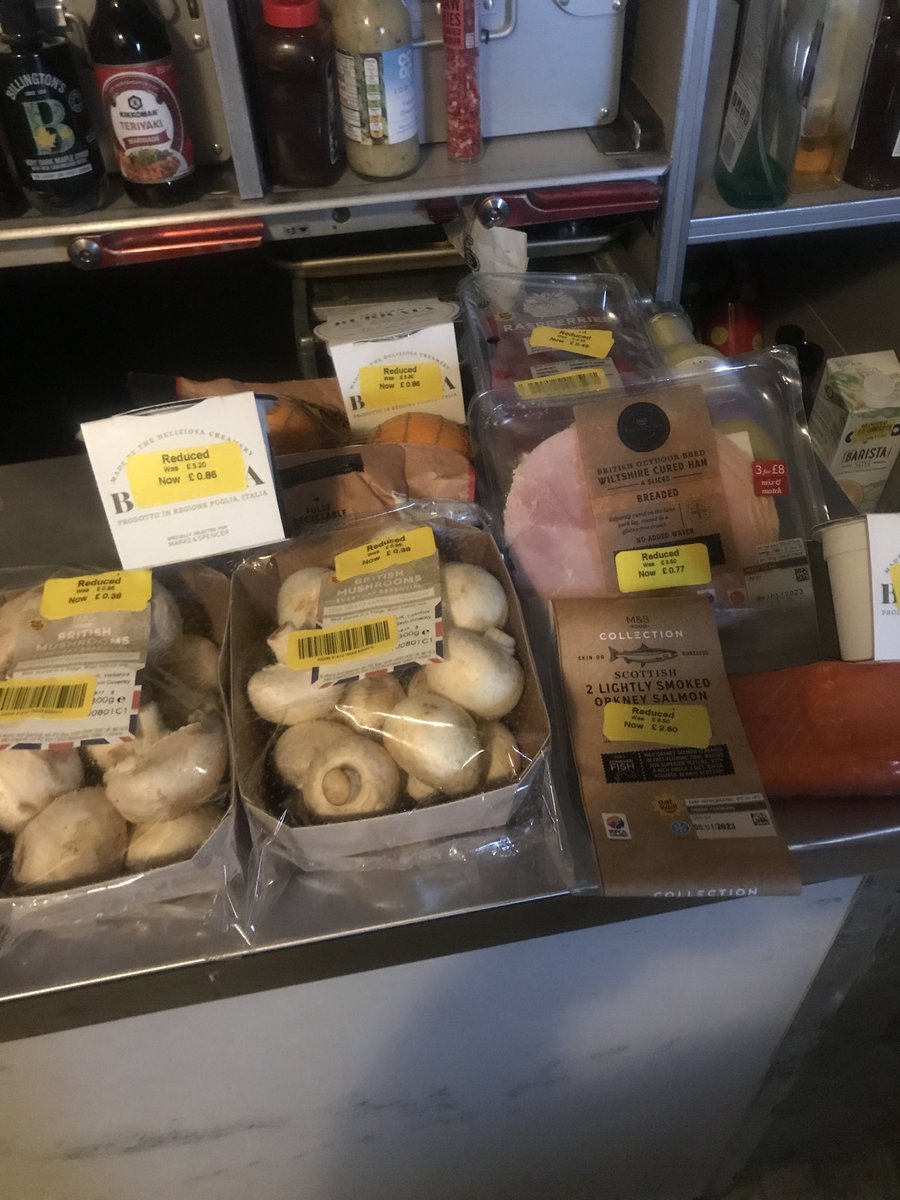 aroundin8's tweet photo. Some great #Yellowlabels items at @MandSnews with a £20 plus #Saving The above cost just over £9 & all #Christmas 2022 stock was at 90% off its RRP ! #EatingoutofDate #Bargain #Food #CostofLivingCrisis #MandS https://t.co/siZI8QyMtA