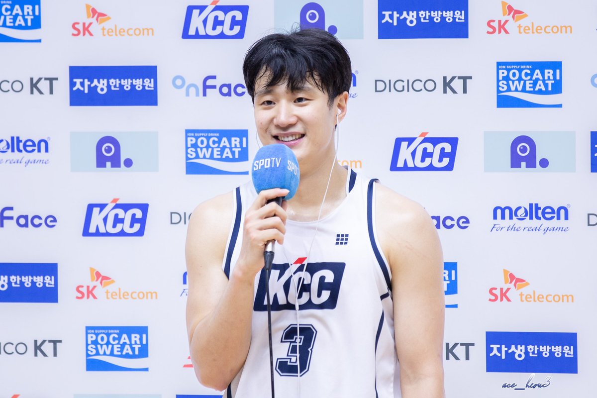 ace_heou3's tweet photo. 오늘의 수훈선수의 미소 🥰

#전주 #kcc #농구선수 #허웅 https://t.co/zoMwzTftiZ