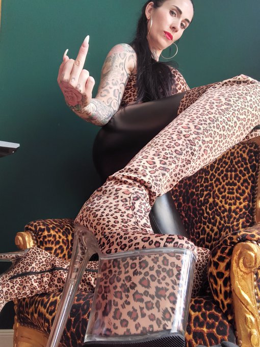 Aufgepasst #Zahlsklaven, um meine Bed&uuml;rfnisse zu befriedigen und dass ich sp&auml;ter auf deine Kosten shoppen<a href="/tag/zahlsklaven"class="tags">#Zahlsklaven</a><a href="/tag/cash"class="tags"><span>#cash</span></a><a href="/tag/paypigslave"class="tags"><span>#paypigslave</span></a>