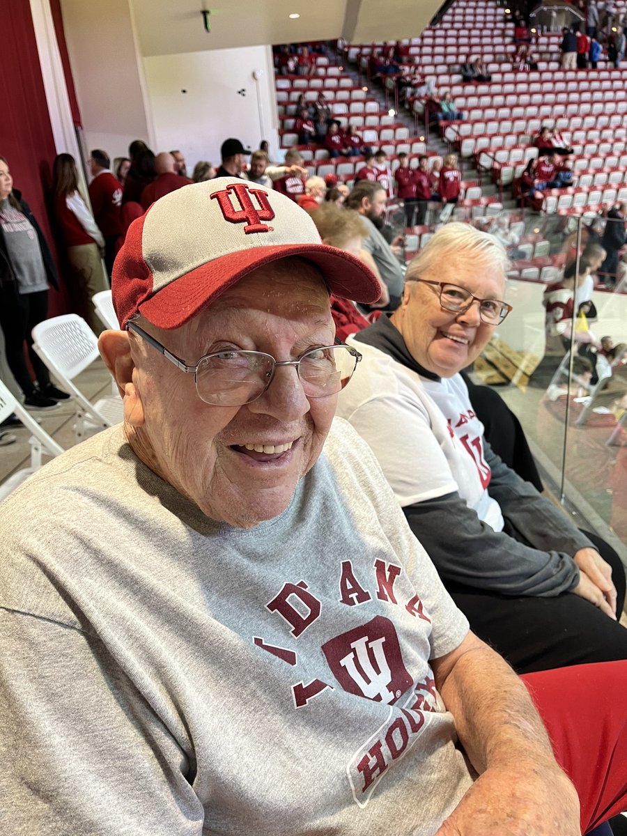 Our very own celebrity, Burke Scott has dreamed about being back on the IU basketball court since the championship game of 1953. This past Sunday we were able to make his dream come true! It was definitely worth seeing the smile across his face!🏀♥️
#whyItrilogy #LiveaDream #GoIU