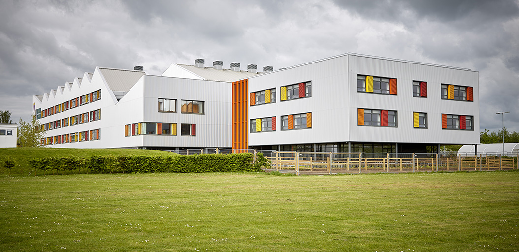 NARM member company <a href="/HowellsGlazing/">Howells Glazing</a> recently installed rooflights at Hull's Kingswood Academy. Read the case study here: bit.ly/3iyAwMp
#rooflights #education #constructionproducts
