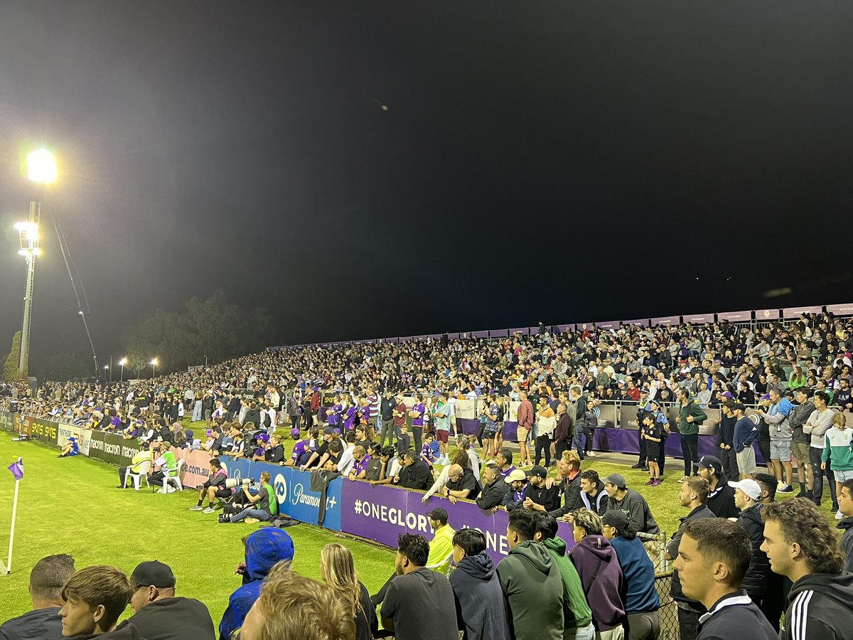 Farpostperth's tweet photo. Big crowd at this end of the stadium #manualcount #PERvBRI https://t.co/dwFR8PHcWT