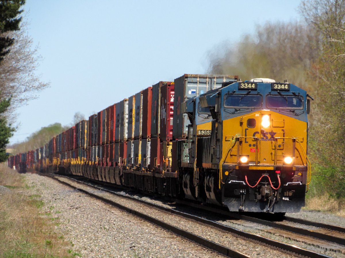 action_set's tweet photo. Our video this week will be the Best of #railfanning 2022 edition, and in todays look back let’s look at this modern catch from last may. #2022inreview #railfan #csxt #csx https://t.co/dnBuQuo84Y