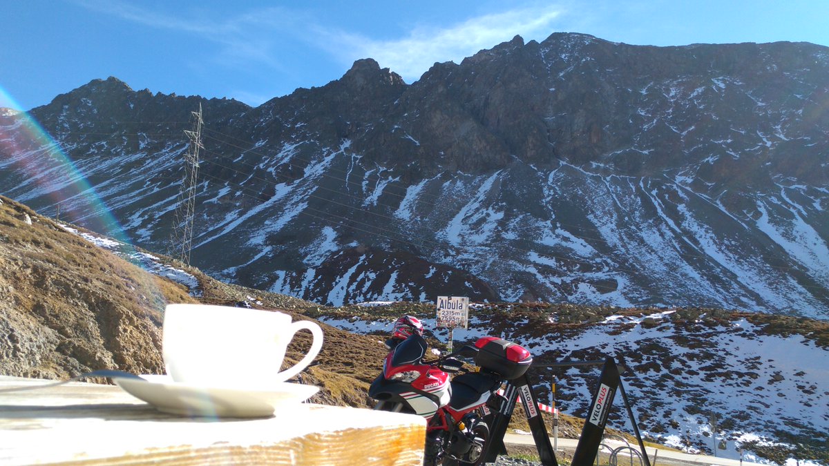 MartinMyslivec's tweet photo. Řekl jsem si, že do 1.kola voleb prezidenta sem budu dávat jen něco ze 🇨🇭
Moto není moje. Kafe moje je. 😉
#Albulapass https://t.co/RspYfKAkIf