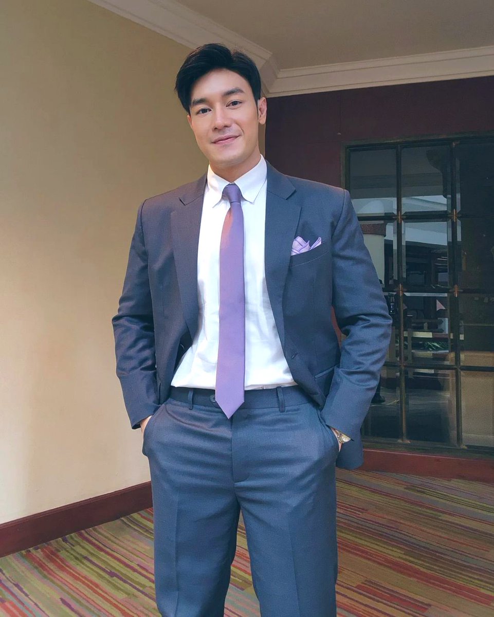 每天上班下班，周而复始的生活，虽然事业家庭比较成功，但是作为深柜的我们，无处安放的离婚，希望早日可以出国游玩#大叔