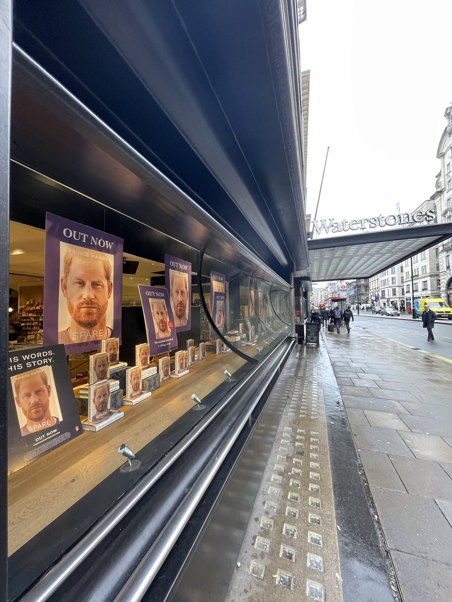 Lauren Sproule tweet media