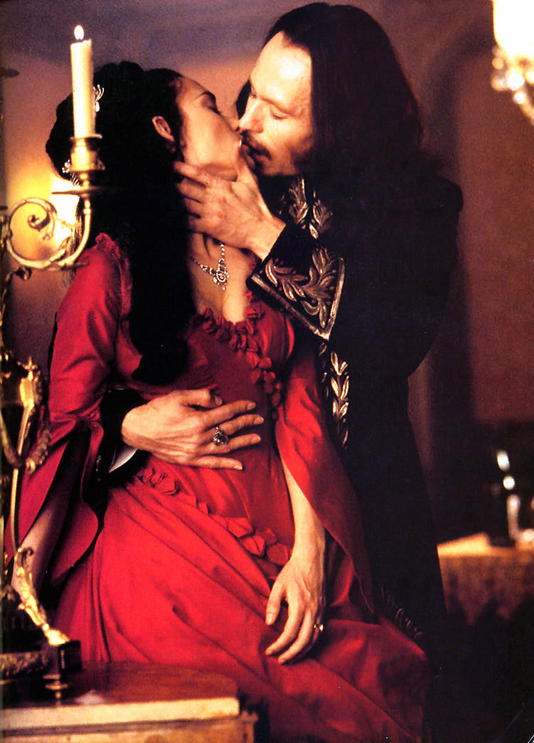 cheeselip's tweet photo. @ModernGurlzz Bram Stoker's Dracula has loads of great red fits, Including these dresses https://t.co/ShhBOX6cLH