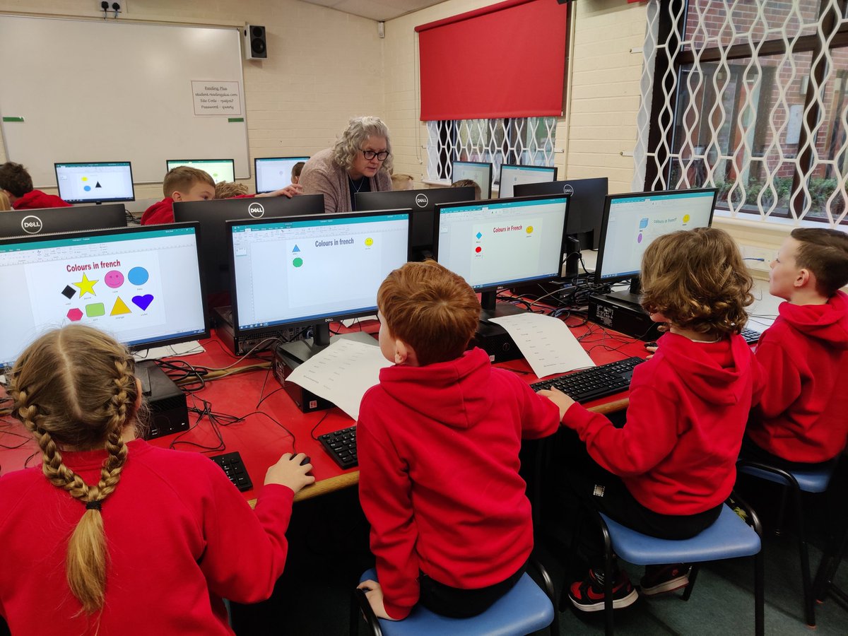 digisjb's tweet photo. First day back after the Christmas holidays and Year 3 are working really hard combining their computing skills and French. @year3sjb @HTStJosephs #StJosLivingCurriculum https://t.co/lbQjSUytvn