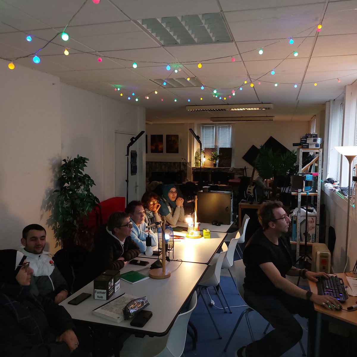 BiTiVOD's tweet photo. Avec la rentrée,  les ateliers #infrep  ont repris au #poleimages de @VilleCherbourg avec #bitivod ! 😃 https://t.co/mmkD70rImP