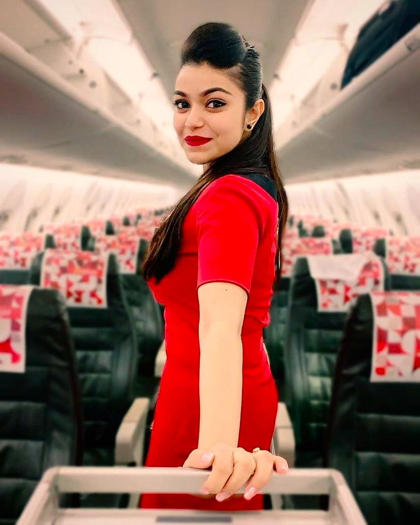 flyspicejet's tweet photo. Aao huzoor tumko sitaron mein le chalein.
A warm welcome awaits you onboard!
#flyspicejet #spicejet #cabincrew #spicecrew #flight #myspicylife #redhotspicy #addspicetoyoutravel #addspicetoyourlife https://t.co/SHyCrbTLcC