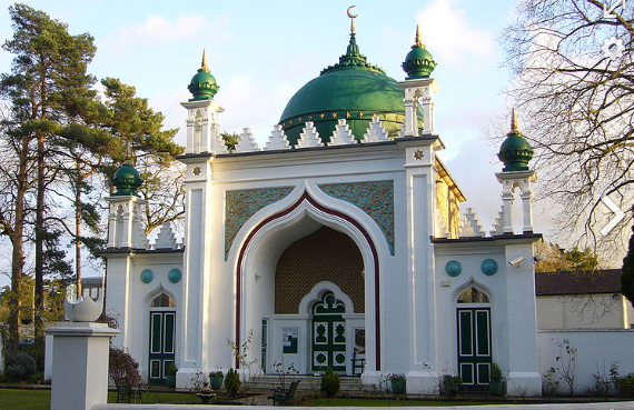 The Shah Jahan mosque at Woking in UK. Its named after Nawab Shah Jahan Begum of the erstwhile princely state of #Bhopal.
It was the first purposely built masjid in Britain. Constructed 0 km from #London in 1889.
#England #UK #Britain #Mosque #MadhyaPradesh #BegumsofBhopal