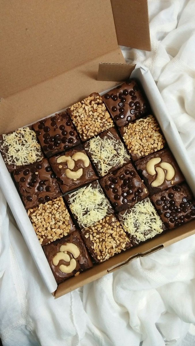 deliciowus's tweet photo. ︎︎
︎︎ ︎︎
Order : 
— Brownies Box 
— Cookies Box
— Apple Almond Smoothie
— Angelic Rose Bouquet

︎︎ ︎︎ https://t.co/cfMJlbIHY6