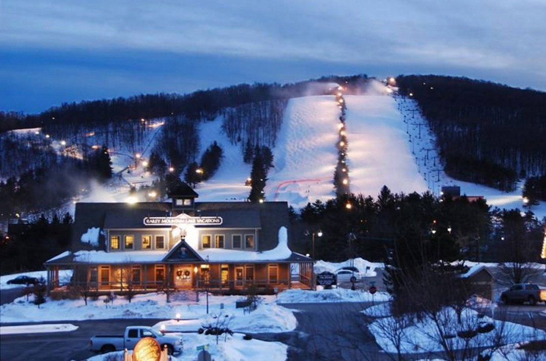 lcdctours's tweet photo. Go skiing with your friends and family near DC—Virginia or Maryland! Nothing beats the joy of bonding with your loved ones.❤️🍀
Link in our bio.🔗
#skiingnearDC #washingtondc #traveling #goodmemories #funvacation #outoftowntravels https://t.co/Uvmo45isnB