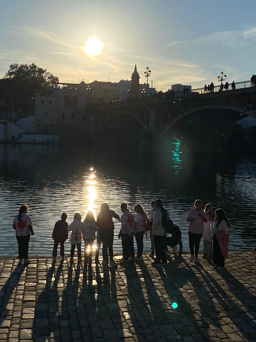 CruzRojaSevilla's tweet photo. [#Infancia]

Excursión cultural con los peques de Promo de #CRUtrera para visitar algunos de los lugares más emblemáticos de Sevilla. 

Además, gracias al programa ILUSIONarte pudimos disfrutar de la entrada gratuita y visita guiada al Museo de las Ilusiones. https://t.co/mmngEv8BQu