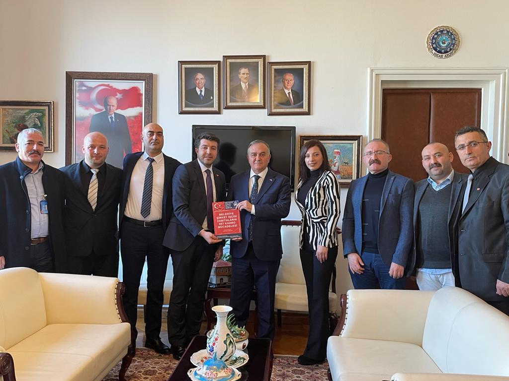 SirketZabitasi's tweet photo. 🇹🇷 Şirket İşçisi Zabıtalar 🇹🇷

Çalmadık kapı, talebimizi iletmediğimiz siyasetçi, bürokrat bırakmayacağız
Derdimizle dertlenen sorunlarımız ve taleplerimizle hemhal olan
MHP Grup Başkanvekilimiz
Sn @erkanakcay45

Saygılarımızla
Teşekkürlerimizi sunuyoruz

#YasayıSüratleBekliyoruz https://t.co/d4YdqOGDrB