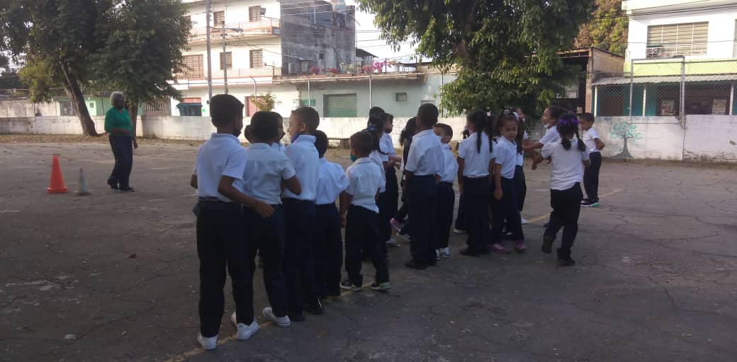 #AraguaEsEducación 
#10deEnero
En la Bolivariana Sorocaima con mucha energía los niños disfrutan de actividades deportivas y recreativas
@leoalvacabrera 
@AraguaEducMarin 
@Soykarinacarpio 
@_LaAvanzadora