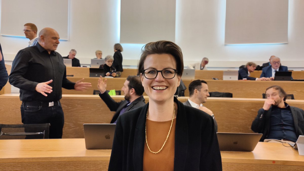 AargauerN's tweet photo. Mit de Iva Marelli, wo hüt im #GRAG in Pflicht gnoh wird, wird zum erschte Mol di noi Stellvertärterregelig aagwended. Si isch für drü Mönet Grossrötin und vertritt d Leandra Knecht Kern, wo im Muetterschaftsurlaub isch. https://t.co/aPrwOAB1Rr