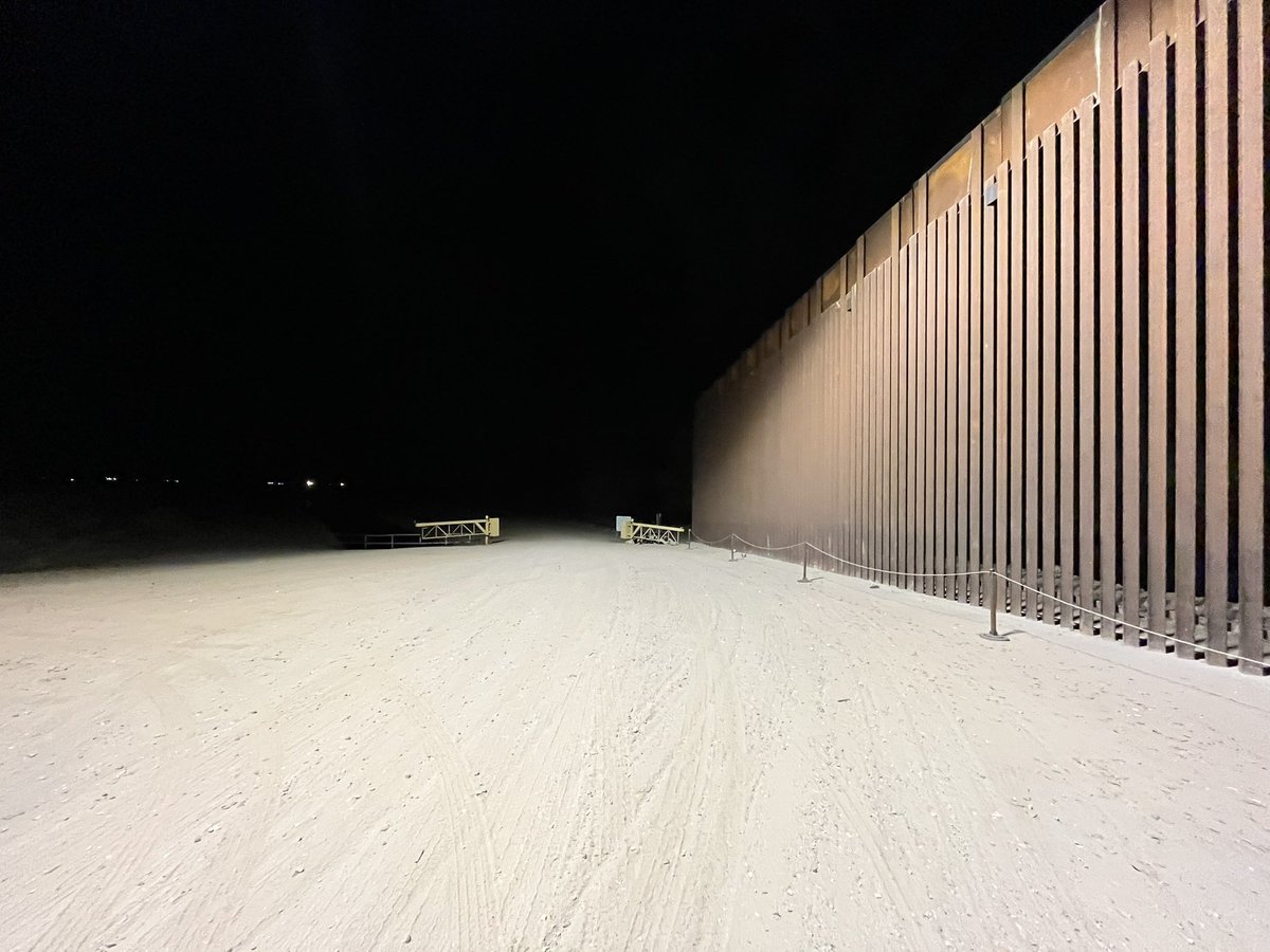 JonnyPorter_'s tweet photo. The Yuma/Mexico border last month vs  today, the day our U.S. Senators, including @SenatorSinema are scheduled to tour the border. 

All cleaned up and ready for them. 🤔

📸 @FOX9AdamKlepp https://t.co/xlv9zOJ3ya