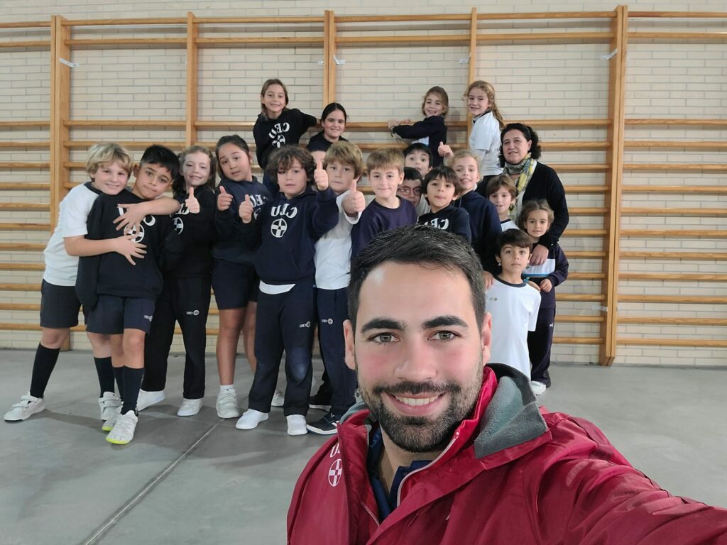CEUAndalucia's tweet photo. Los alumnos de 2º de Educación Primaria del Colegio #CEU San Pablo #Sevilla han participado en una actividad lúdica para mejorar sus habilidades básicas motrices https://t.co/edI1ZoUpoX @Colegios_CEU #deporte #somosCEU https://t.co/2pHM3s5fr7