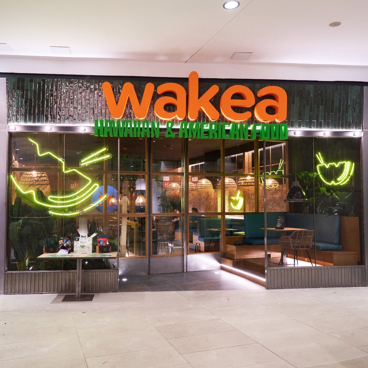 🎉 ¡Año nuevo, aperturas nuevas! 🎉 Muy felices de dar la bienvenida a @/wakea.restaurantes , la última incorporación gastro de nuestro Centro Comercial. 🤩Un paraíso para los más fooodies lleno de pokes, ensaladas, burgers y muuuucho más. 😏 ¡ÑAAAAAAM!