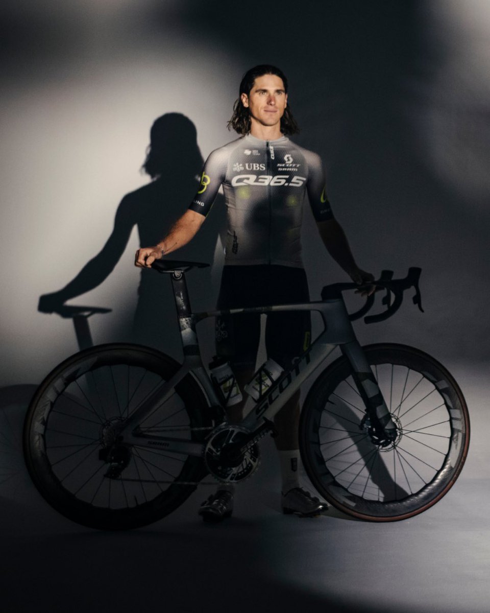Pinarello Q36.5 Pro Cycling Team tweet media