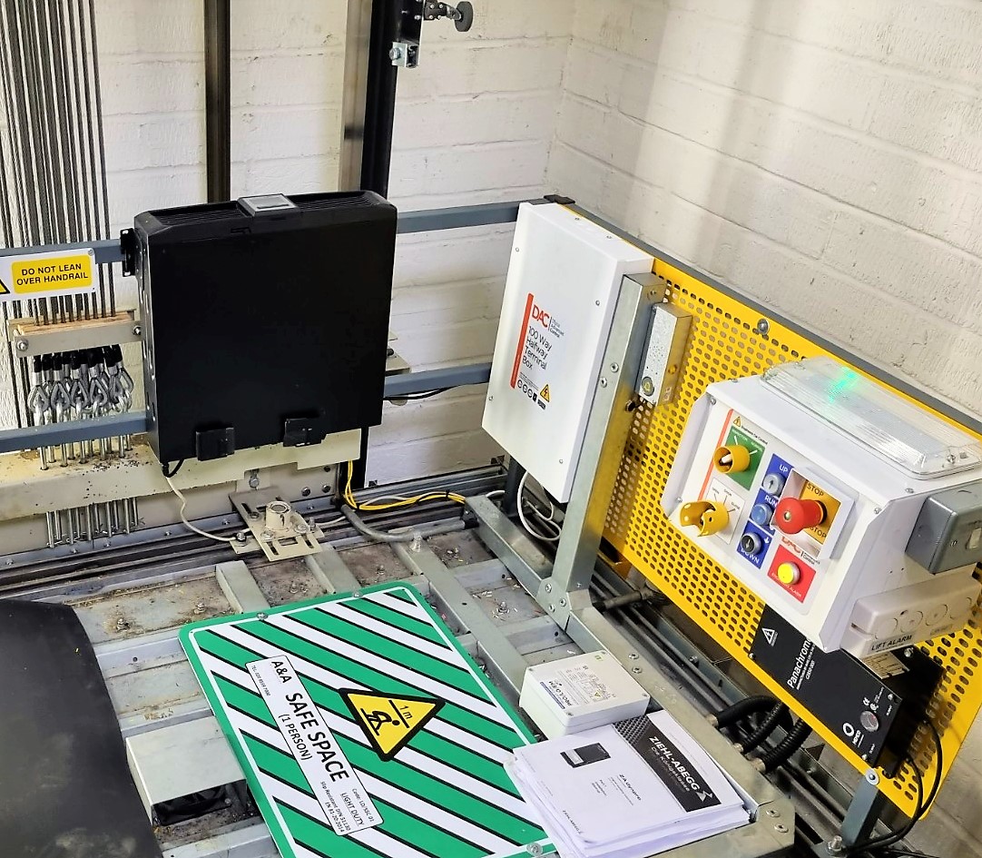 AmalgamatedLift's tweet photo. This 2 stop 1250kg MRL lift is the latest project completed by our repairs department. The works included;
-Full shaft rewire and control panel
-New 3 way communication
-New gearless machine
-New door operator
#Kudos #ASmoothTransition https://t.co/Zi7T57I2uQ