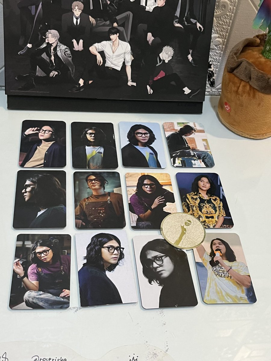 gyublok's tweet photo. @mrs_film aku iri bgt loh sama mbak2 yg di retweet gara2 punya pc pikok😭 AK JG MAU UHUHEUEHEU🧍🏻

PUNYA COLLECTIBLE PIKO UCUP FELLA TAPI LUPA TARO MANA ANJGG
#MencuriRadenSaleh #MRSdiNetflix https://t.co/yg2Tja3O4C