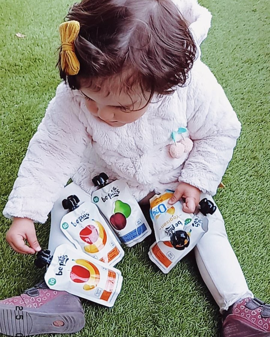 vickyfoods's tweet photo. 💚 "Son comodísimos para disfrutar donde y cuando quieras. Además solo fruta #eco y #sinazúcares añadidos. Gracias por pensar en toda la #familia". ¡Cómo nos gusta ver a los más pequeños de la casa disfrutar de meriendas #BePlusBaby! ¡Gracias por estas fotos! #FelizMartesATodos https://t.co/G2yp4lc6Ps