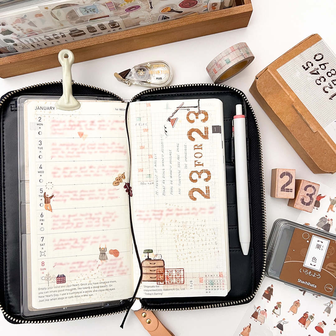 PaperPlusCloth's tweet photo. I've only ever used my Hobonichi Weeks for one thing and it feels good to be back at it. #bookofmagic https://t.co/WUnbCuqSSy