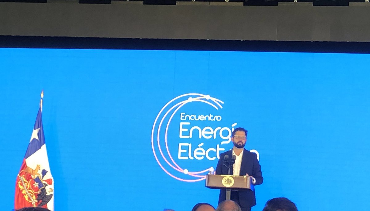 “Chile tiene condiciones excepcionales para el desarrollo de energías renovables y afuera se mira con ojos positivos” afirma <a href="/GabrielBoric/">Gabriel Boric Font</a> en el #EncuentroEnergíaEléctrica
📡 cutt.ly/h2OuUU1
<a href="/GeneradorasCL/">Generadoras de Chile</a> <a href="/EElectricas/">Empresas Eléctricas A.G.</a> <a href="/transmisoras/">TransmisorasChile</a>