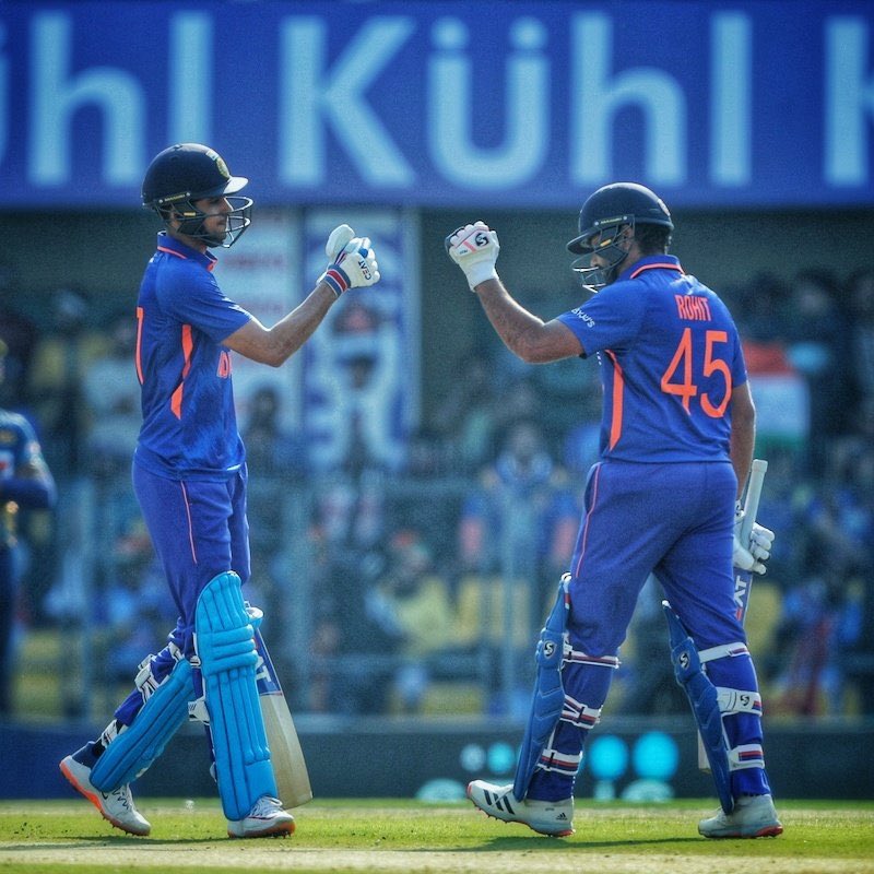 इसी तरह विराट प्रदर्शन करते रहना,
भारत का नाम रौशन करते रहना।

Splendid batting performance by the top order!

#INDvSL 

<a href="/imVkohli/">Virat Kohli</a> <a href="/ImRo45/">Rohit Sharma</a> <a href="/ShubmanGill/">Shubman Gill</a>