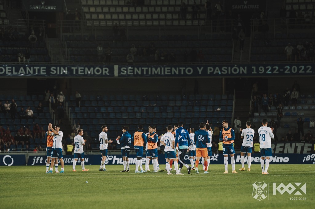 DeportesCopeTfe's tweet photo. 🏴󠁧󠁢󠁳󠁣󠁴󠁿 ¿Quieres ir a ver el @CDTOficial 🆚 @SDP_1922 ?

🎫 Sorteamos CINCO entradas entre todos aquellos que hagan RT a esta publicación

📍 Heliodoro Rodríguez López
🗓️ Sábado 14 de enero
⏰ 17:30 horas

#TenerifePonferradina https://t.co/arXgWQ4NIh