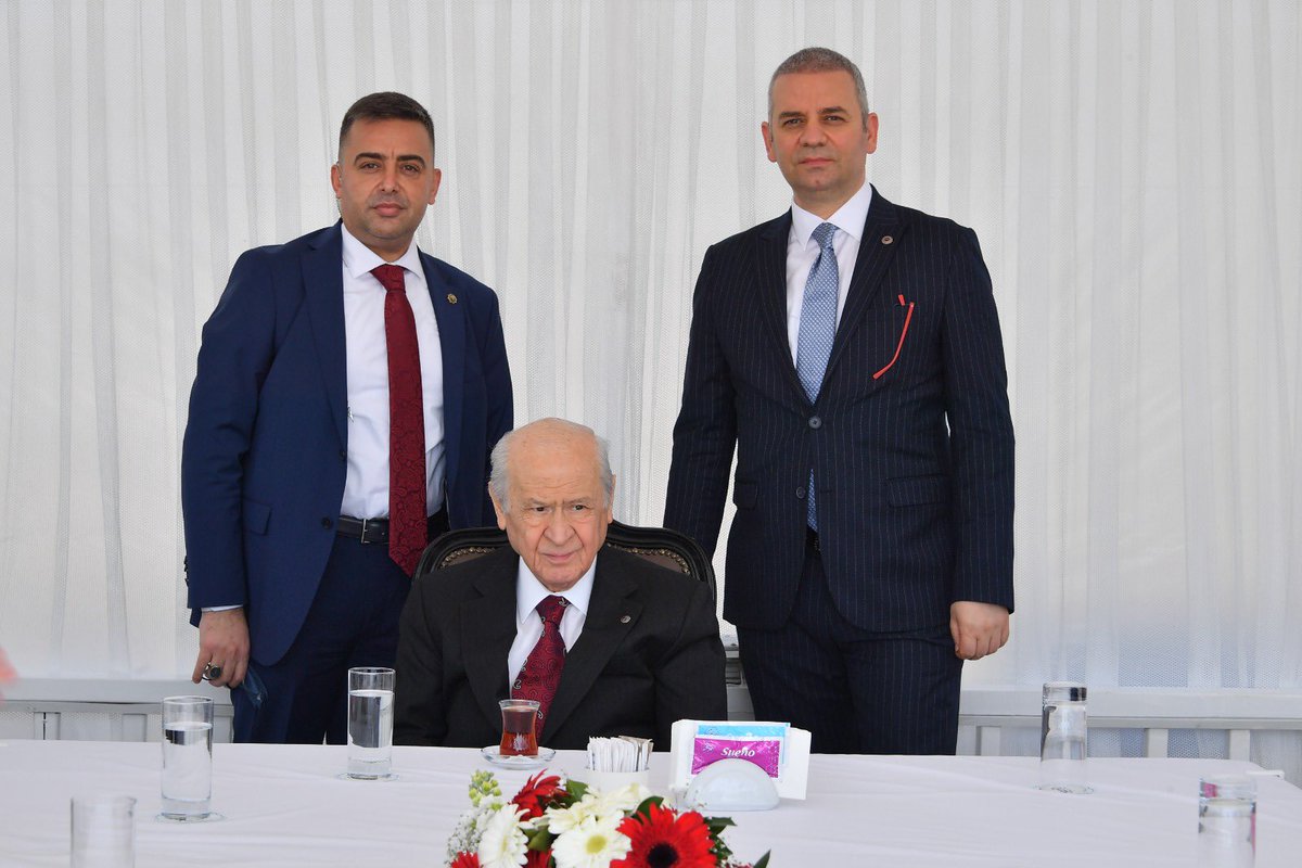 M_BilalAydin's tweet photo. “..Tek başıma kalsam da davayı çiğnetmeyeceğim, tek bir ülküdaşımı ezdirmeyeceğim, sonu ölüm de olsa surda gedik açtırmayacağım.” diyen Liderimin yanından bir adım ayrılırsam Allah beni kahretsin.. https://t.co/HZuq5214U2