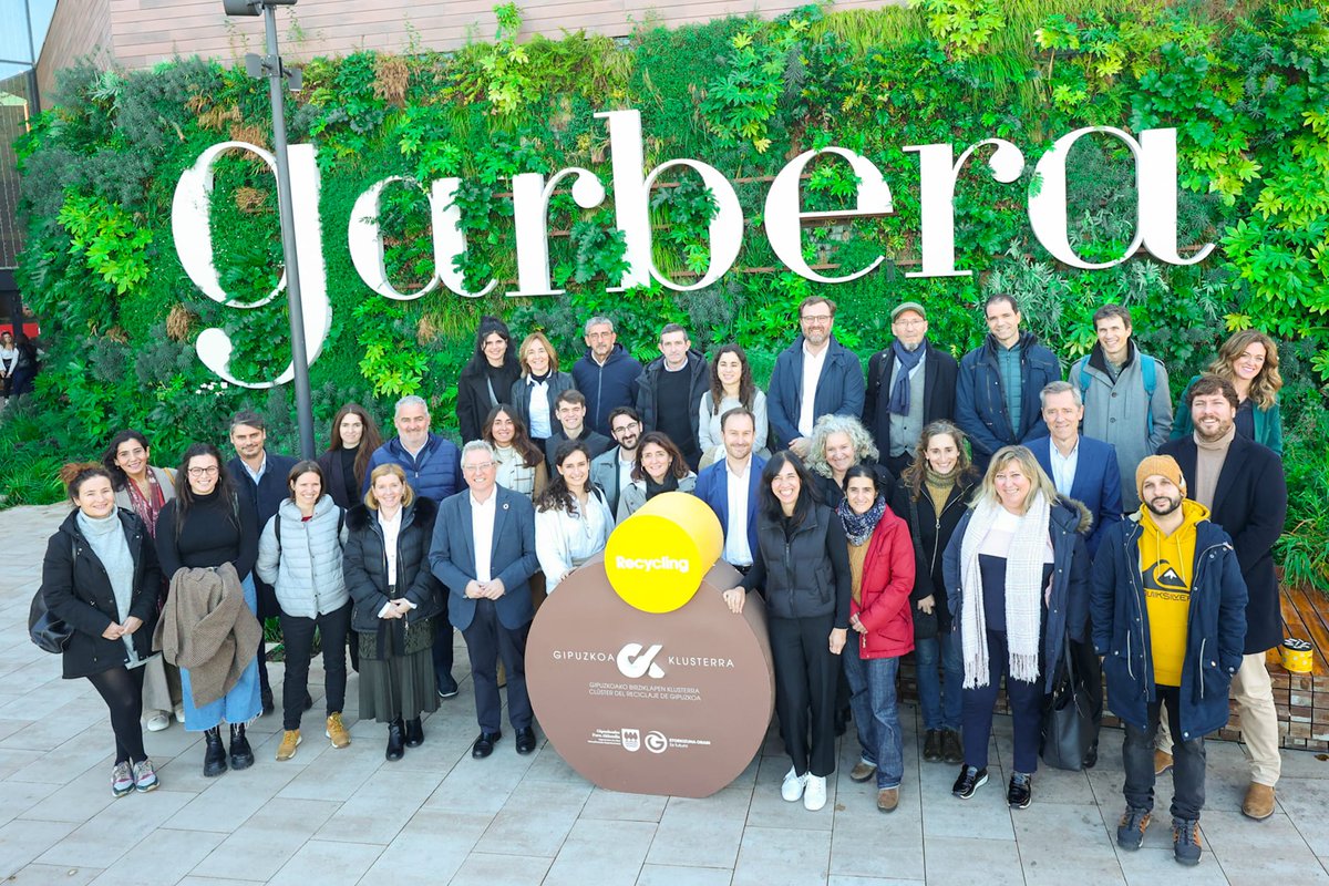 📢#RecyclingTop
Encuentro de los miembros del #GKRecycling para conocer el nuevo #Garbera:
🌿Un referente en  crecimiento sostenible y estrategia de descarbonización
☀️Con una apuesta clara por el consumo sostenible, la movilidad sostenible y la eficiencia energética de su centro