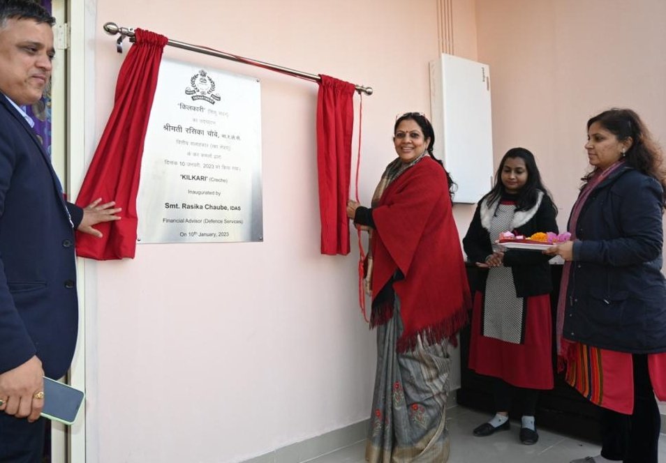 DefenceAccounts's tweet photo. FADS Smt Rasika Chaube IDAS inaugurated the 'Kilkari' creche facility in the office of CGDA in New Delhi today.
The crèche has modern infrastructure & various facilities to cater to children of working #DefenceAccounts Dept personnel & will lead to a better work environment. https://t.co/DaOBfYIj29