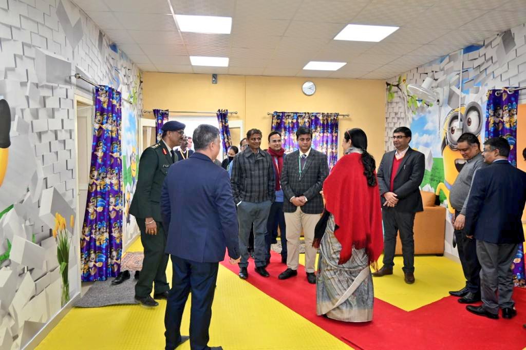 DefenceAccounts's tweet photo. FADS Smt Rasika Chaube IDAS inaugurated the 'Kilkari' creche facility in the office of CGDA in New Delhi today.
The crèche has modern infrastructure & various facilities to cater to children of working #DefenceAccounts Dept personnel & will lead to a better work environment. https://t.co/DaOBfYIj29