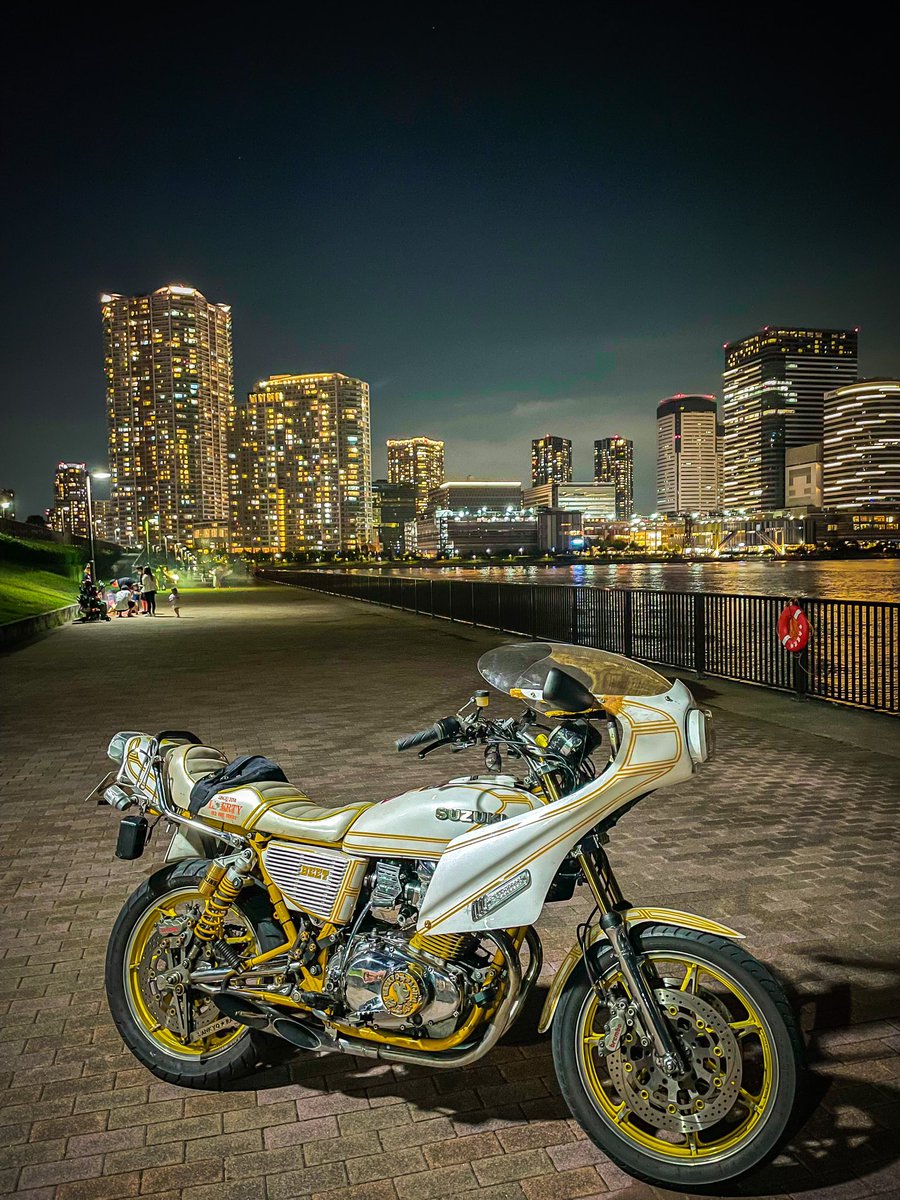 バイク乗りとして自己紹介

性別：男
住み：神奈川
車種：MT-09 / GS400
一言：1人で走ることが多いので気軽に走れる友達ができればいいなと思ってます。

#バイク乗りとして軽く自己紹介
#バイク好きな人と繋がりたい 
#MT09
#GS400